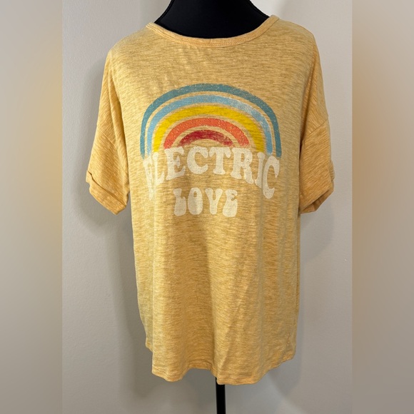 Peach Love California Tops - Peach Love Electric Love Graphic Tee